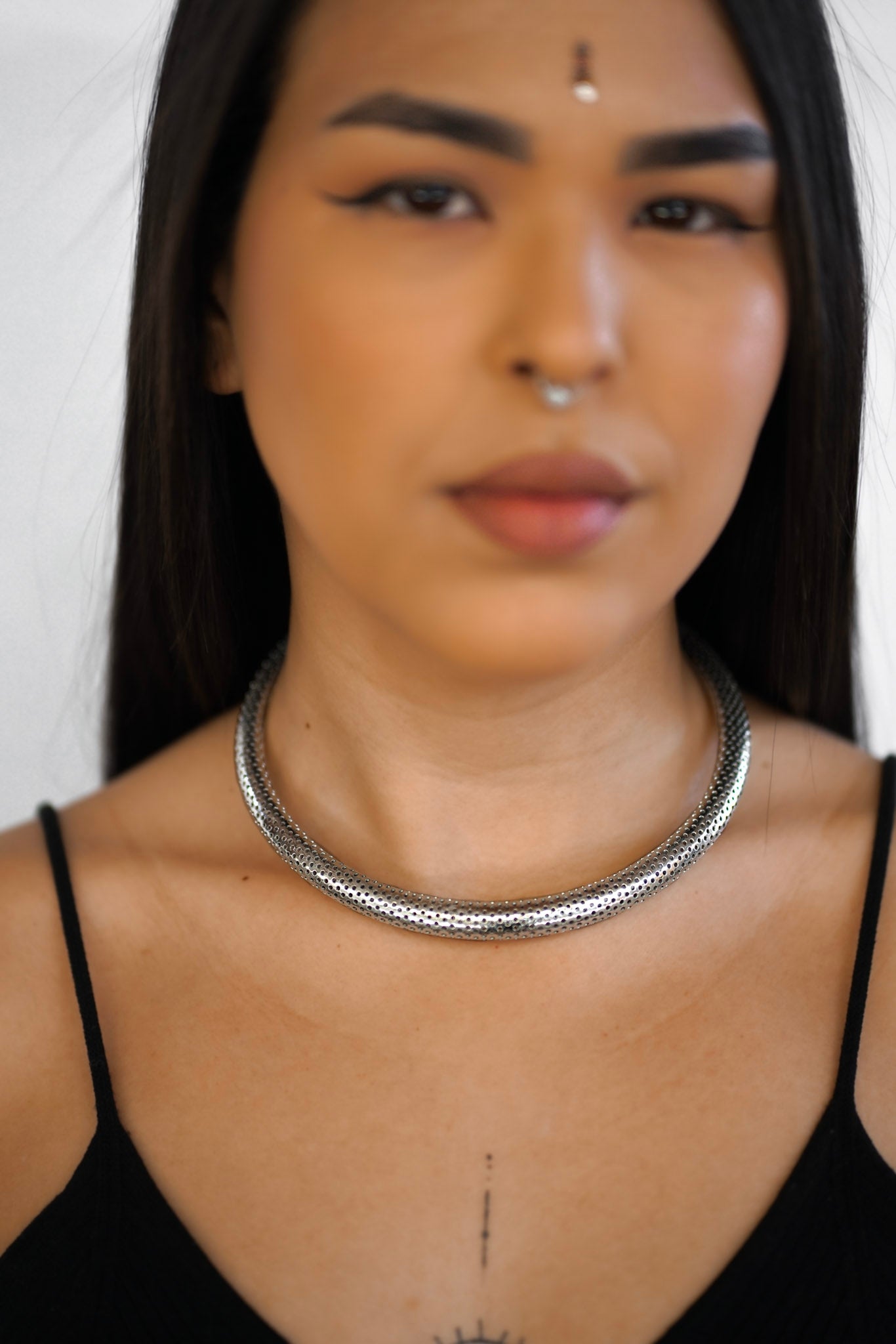 POINTILLÉ CHOKER SILVER