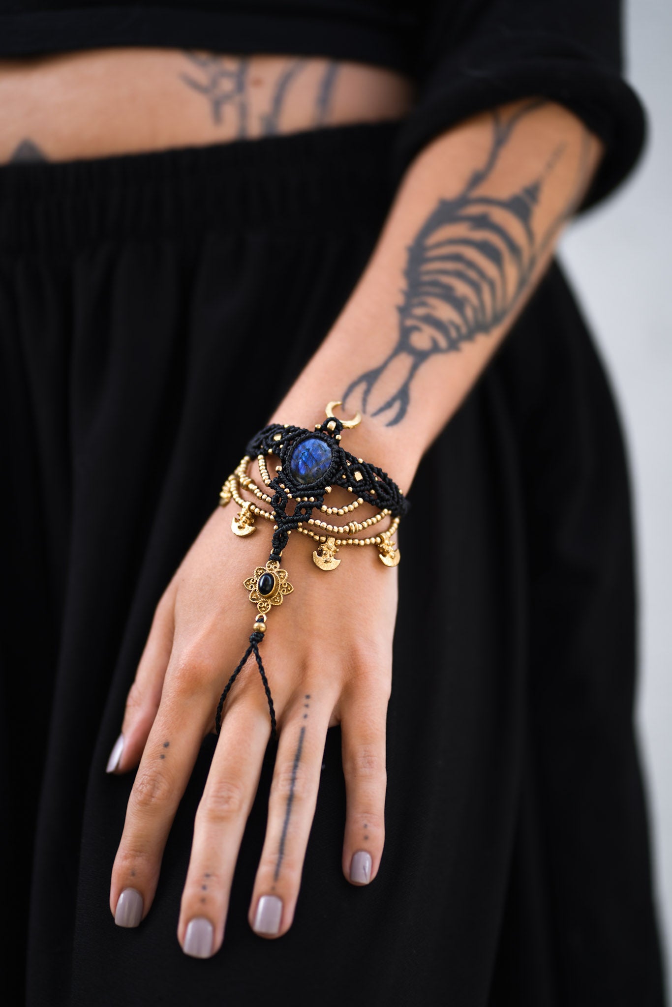 NOCTURNE HAND CHAIN
