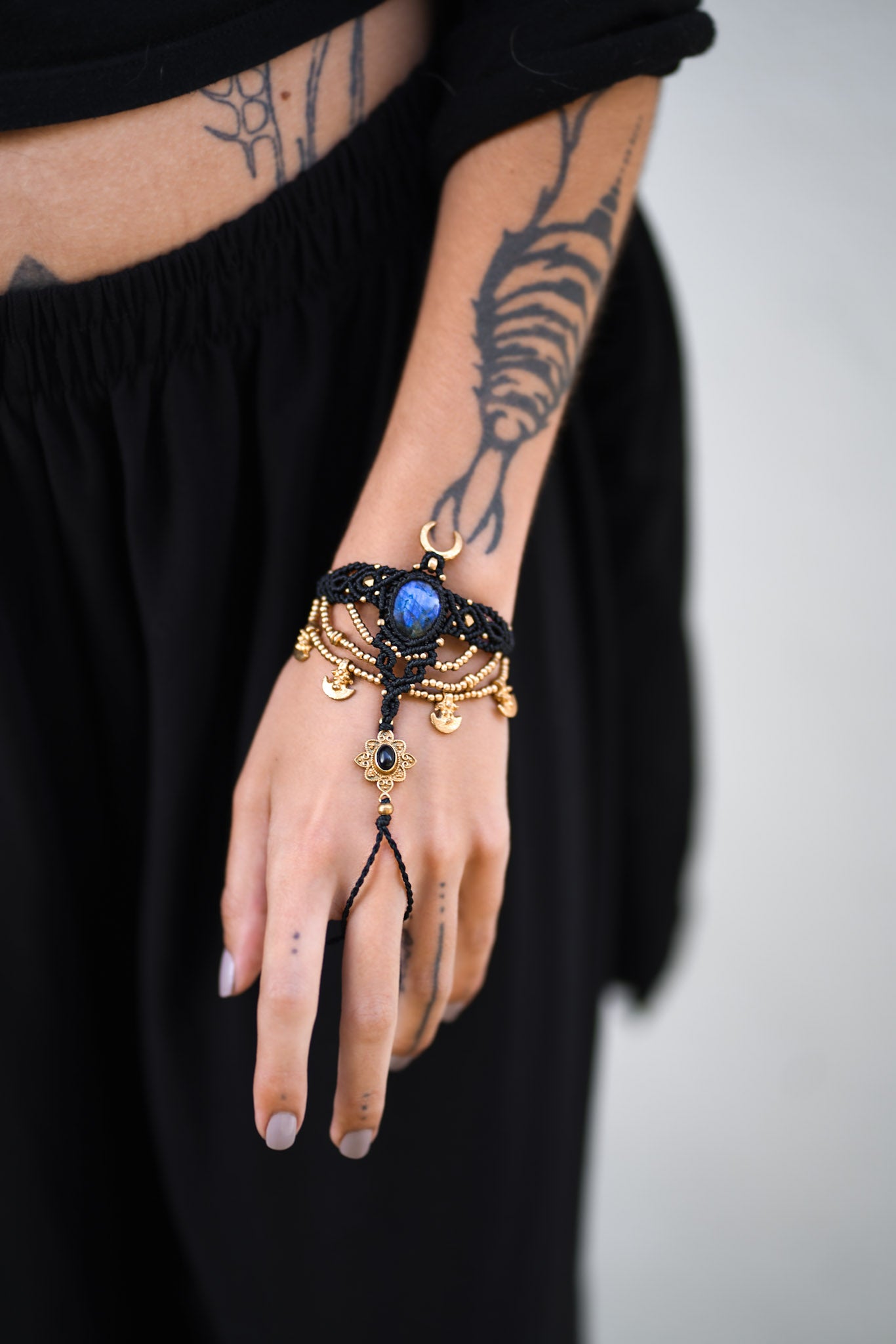 NOCTURNE HAND CHAIN