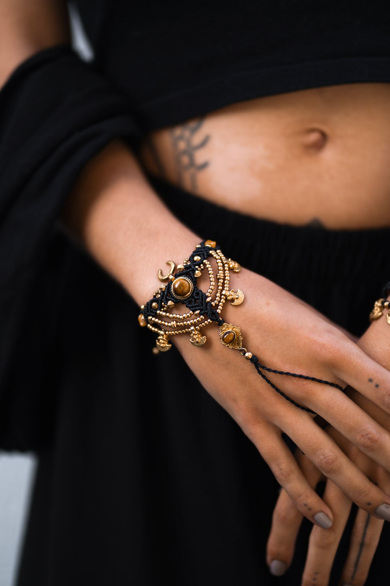 ROOTED HAND CHAIN