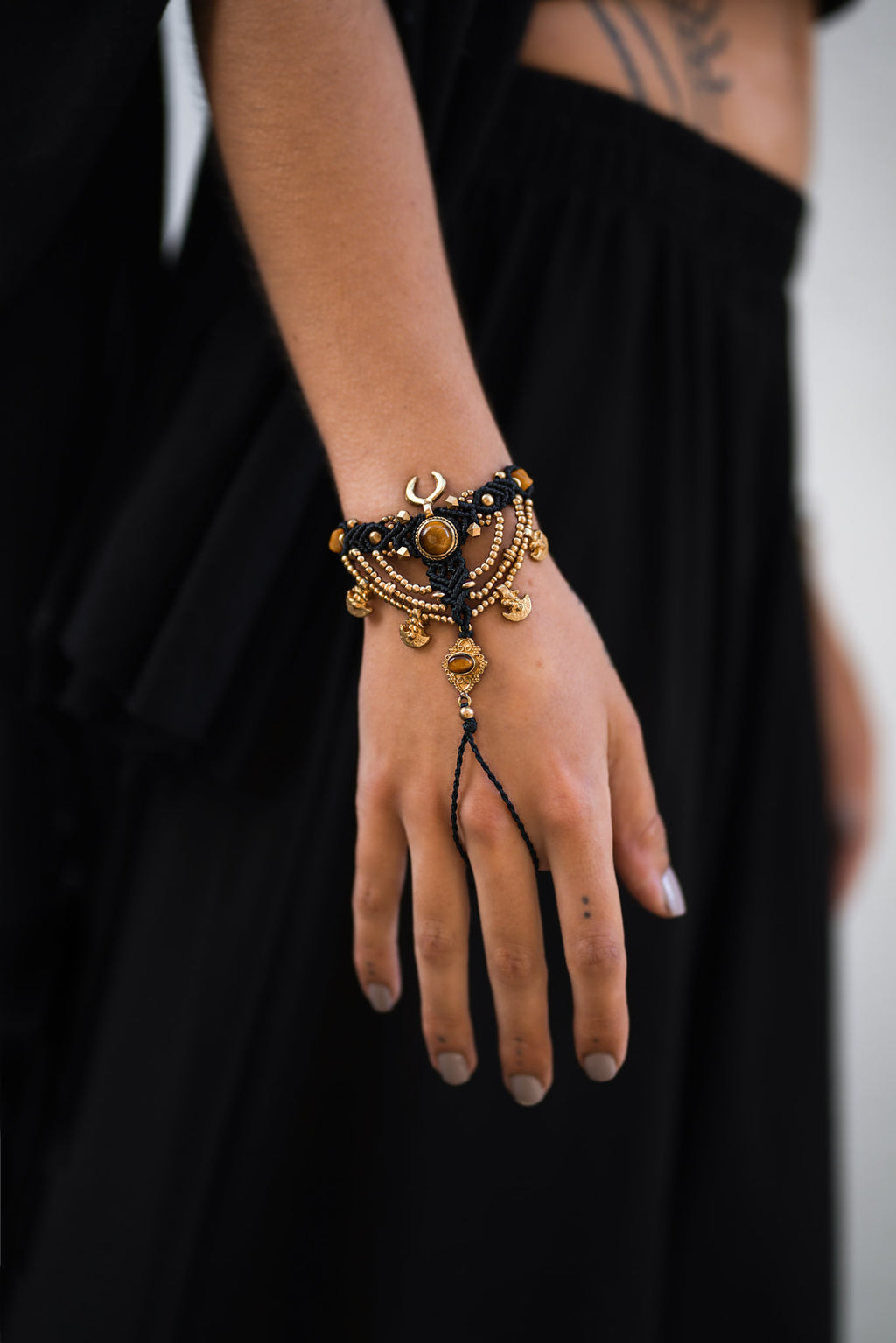 ROOTED HAND CHAIN