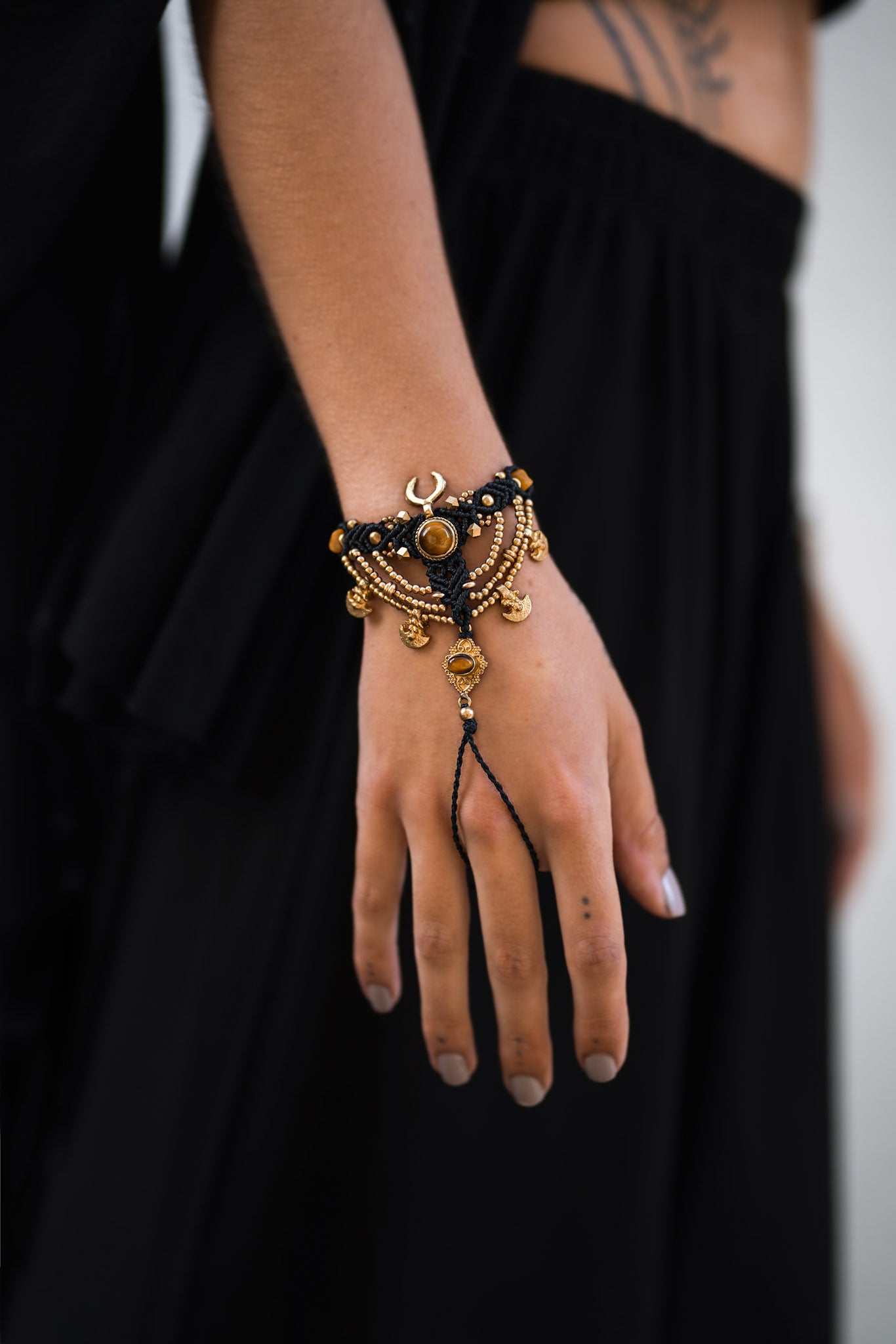 ROOTED HAND CHAIN
