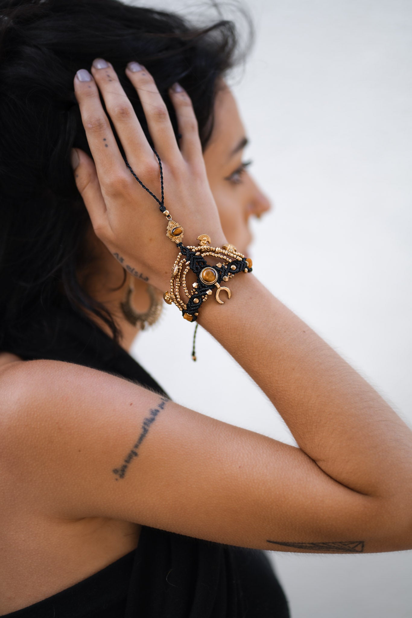 ROOTED HAND CHAIN