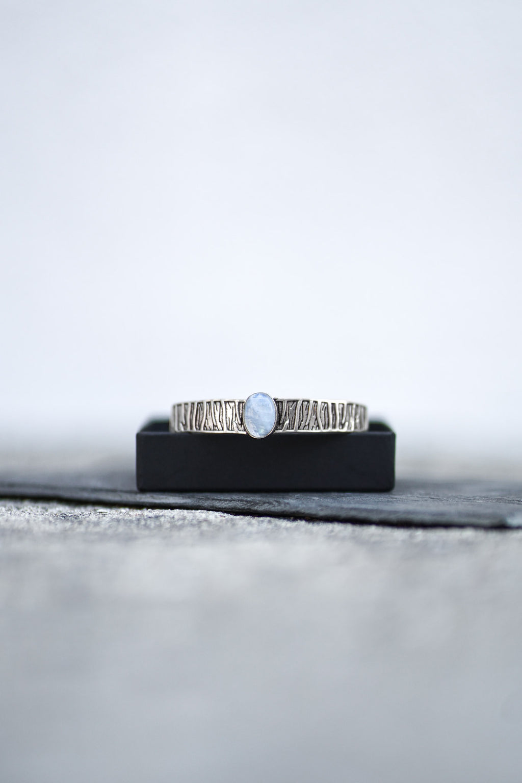 DIVYA MOONSTONE BRACELET SILVER