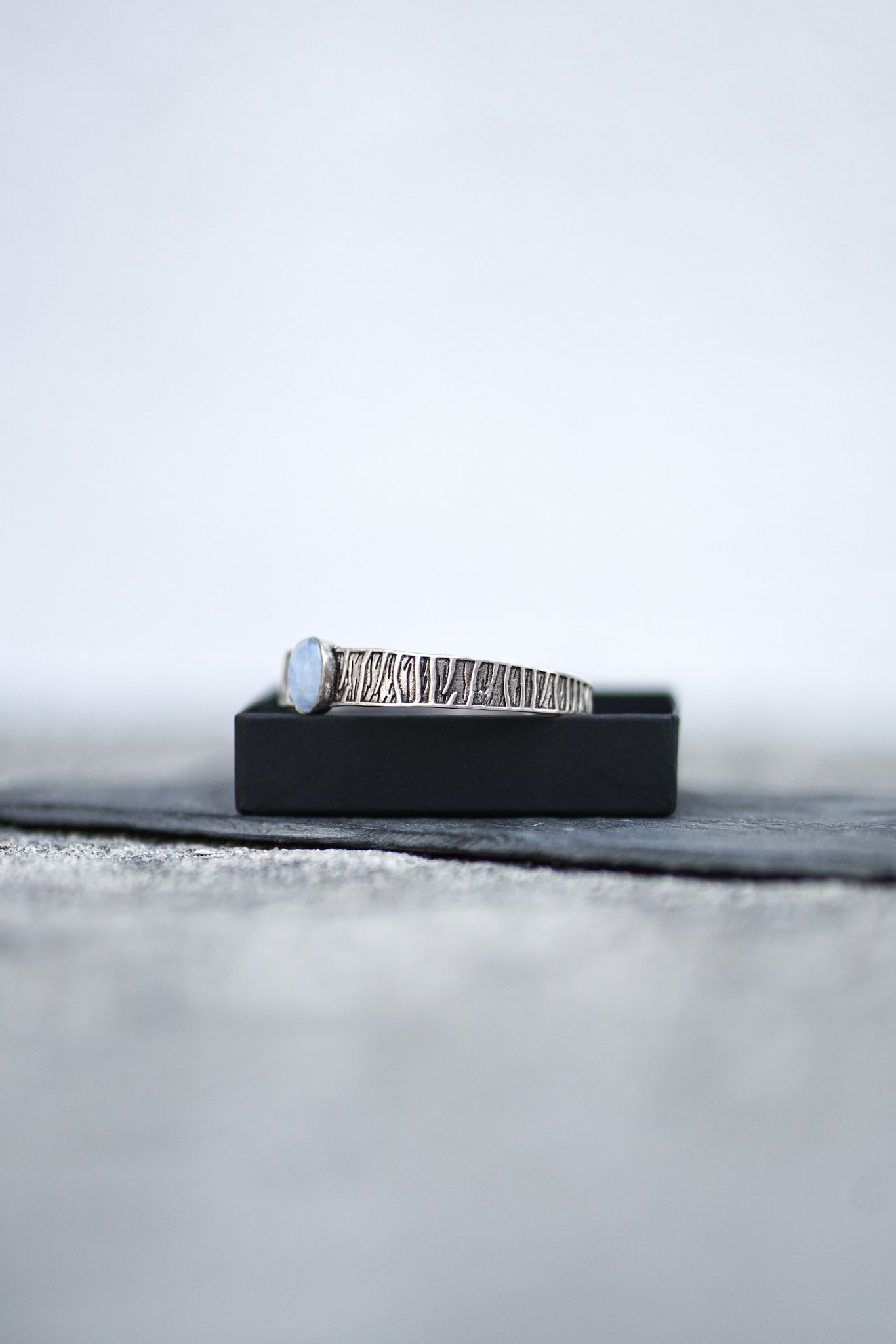 DIVYA MOONSTONE BRACELET SILVER