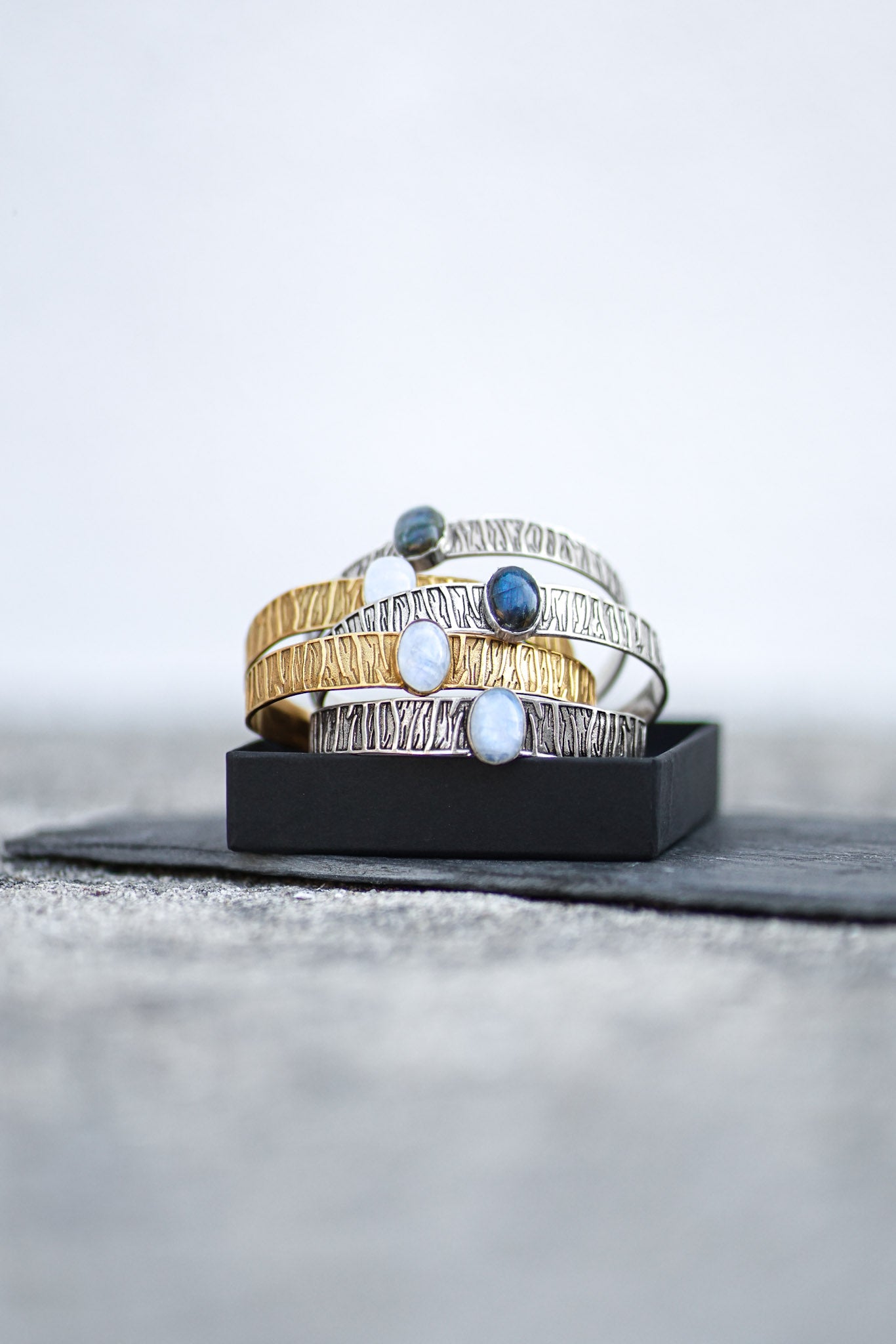 DIVYA LABRADORITE BRACELET