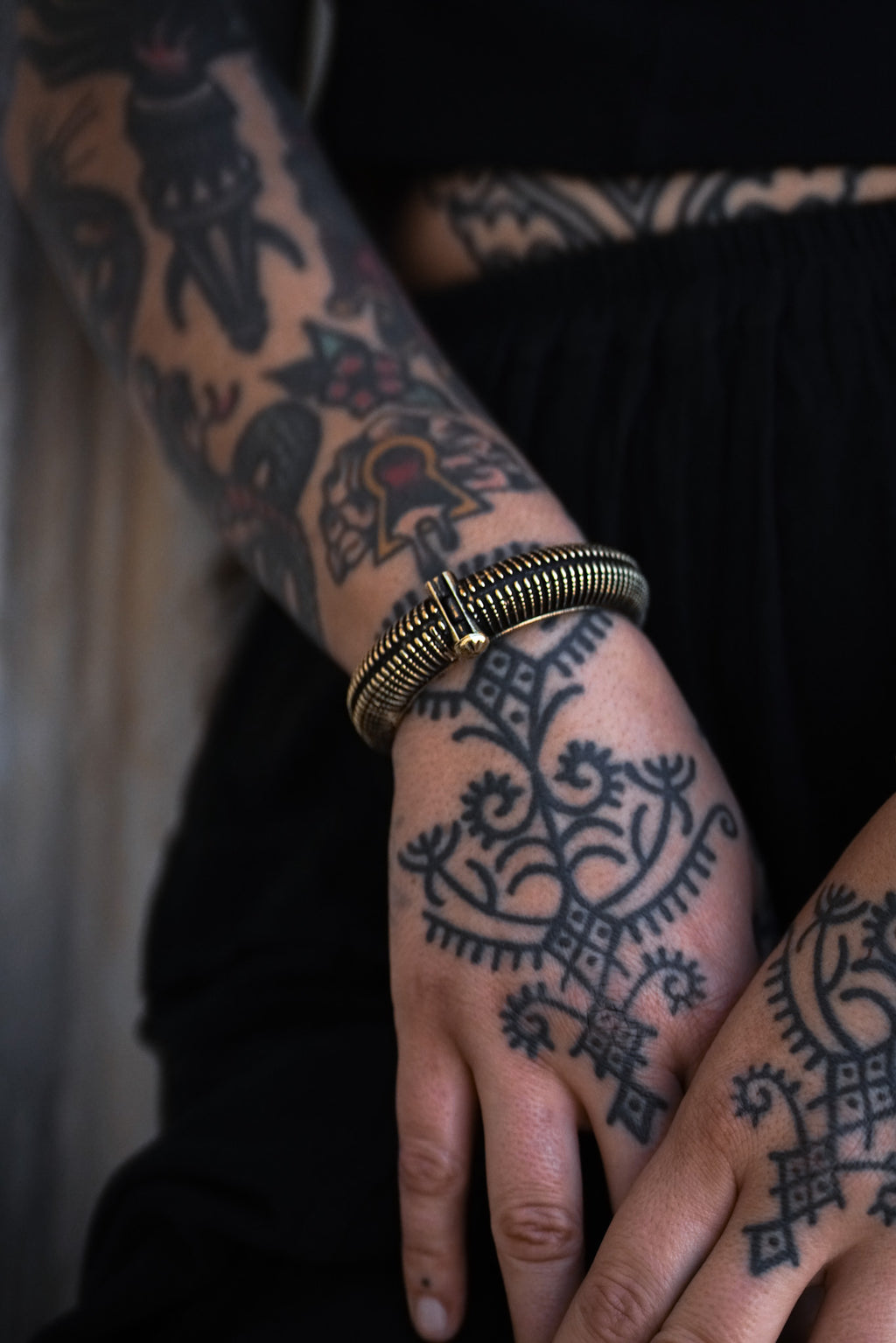 TORA BANGLE GOLDEN