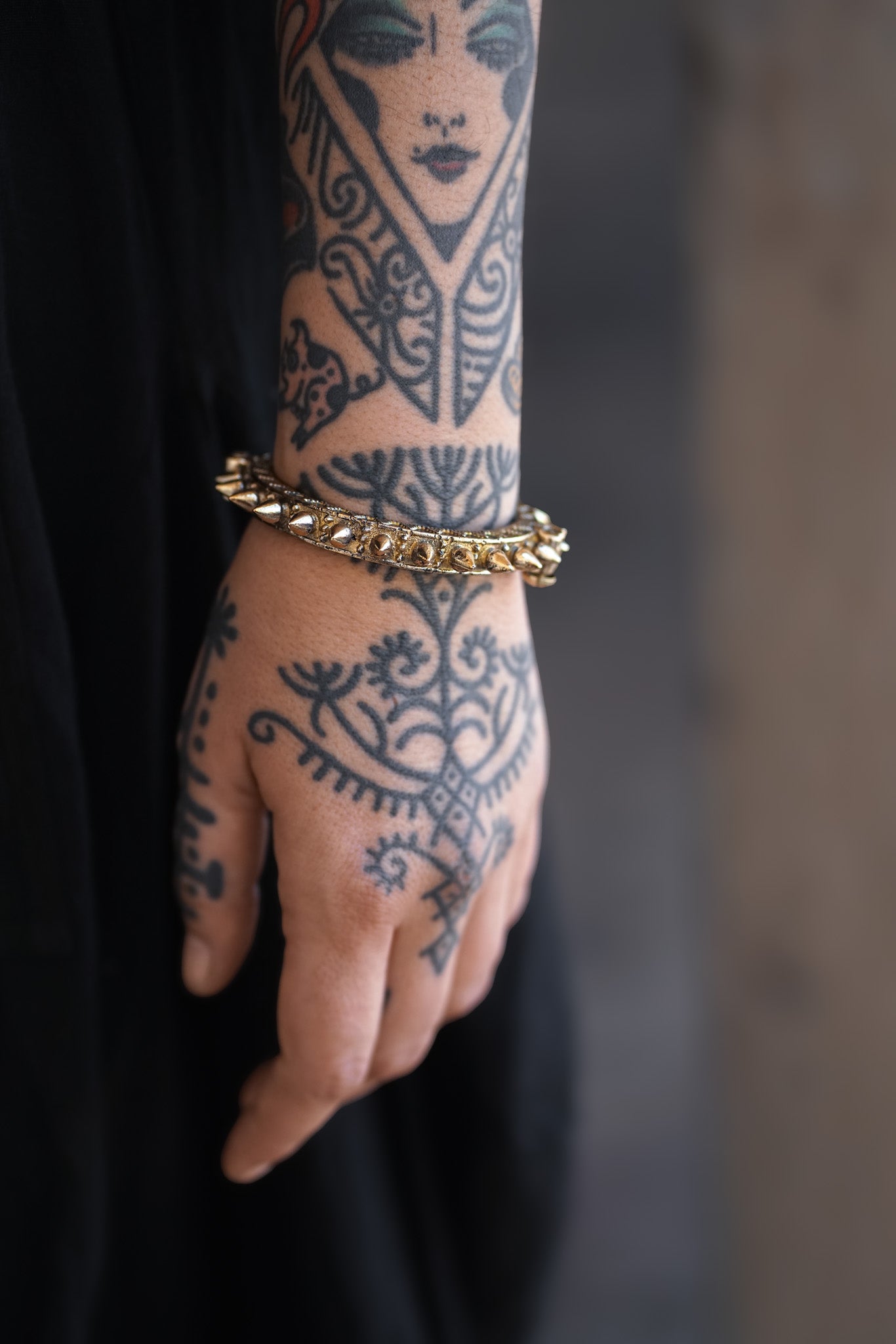 YATRA BANGLE GOLDEN