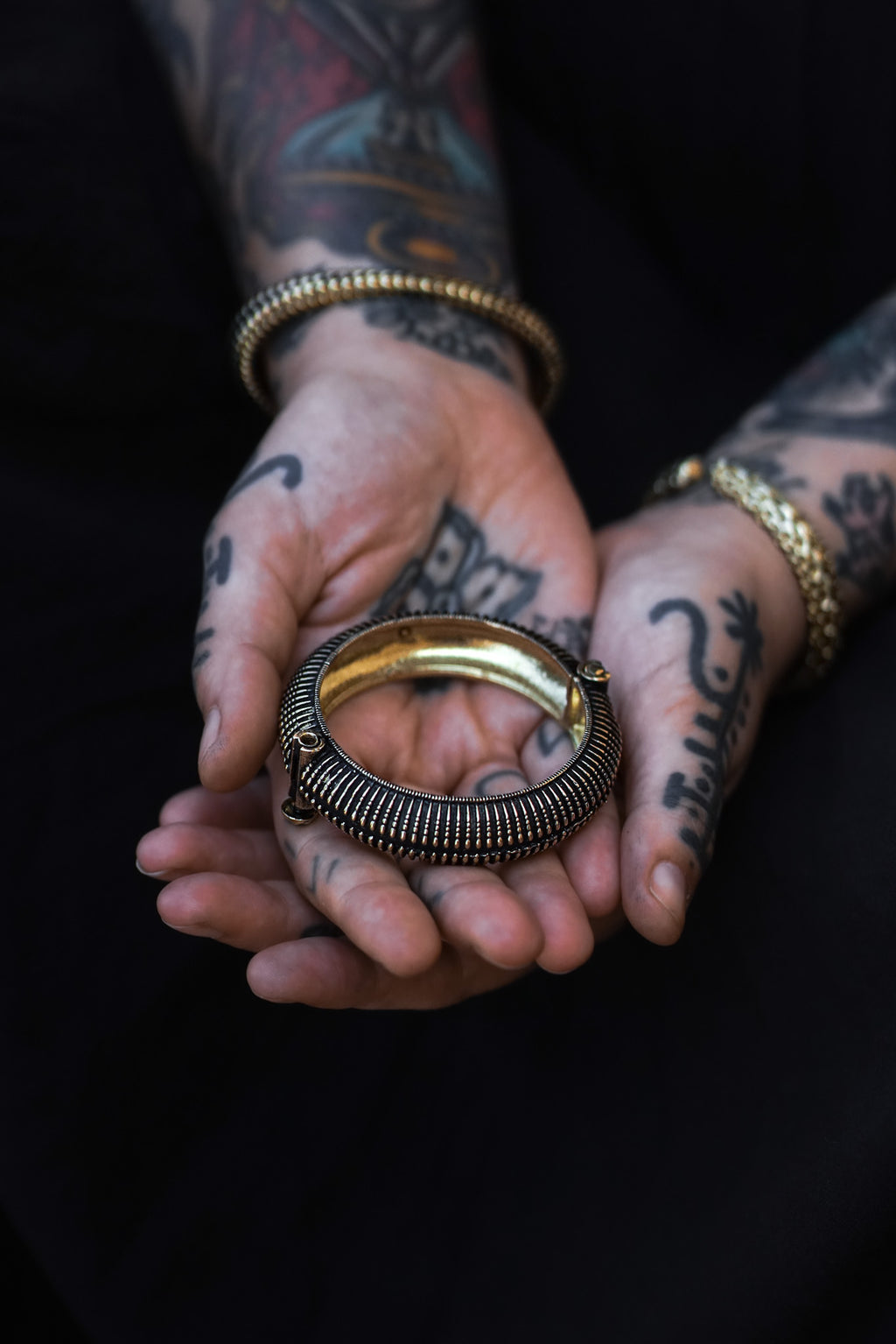 TORA BANGLE GOLDEN