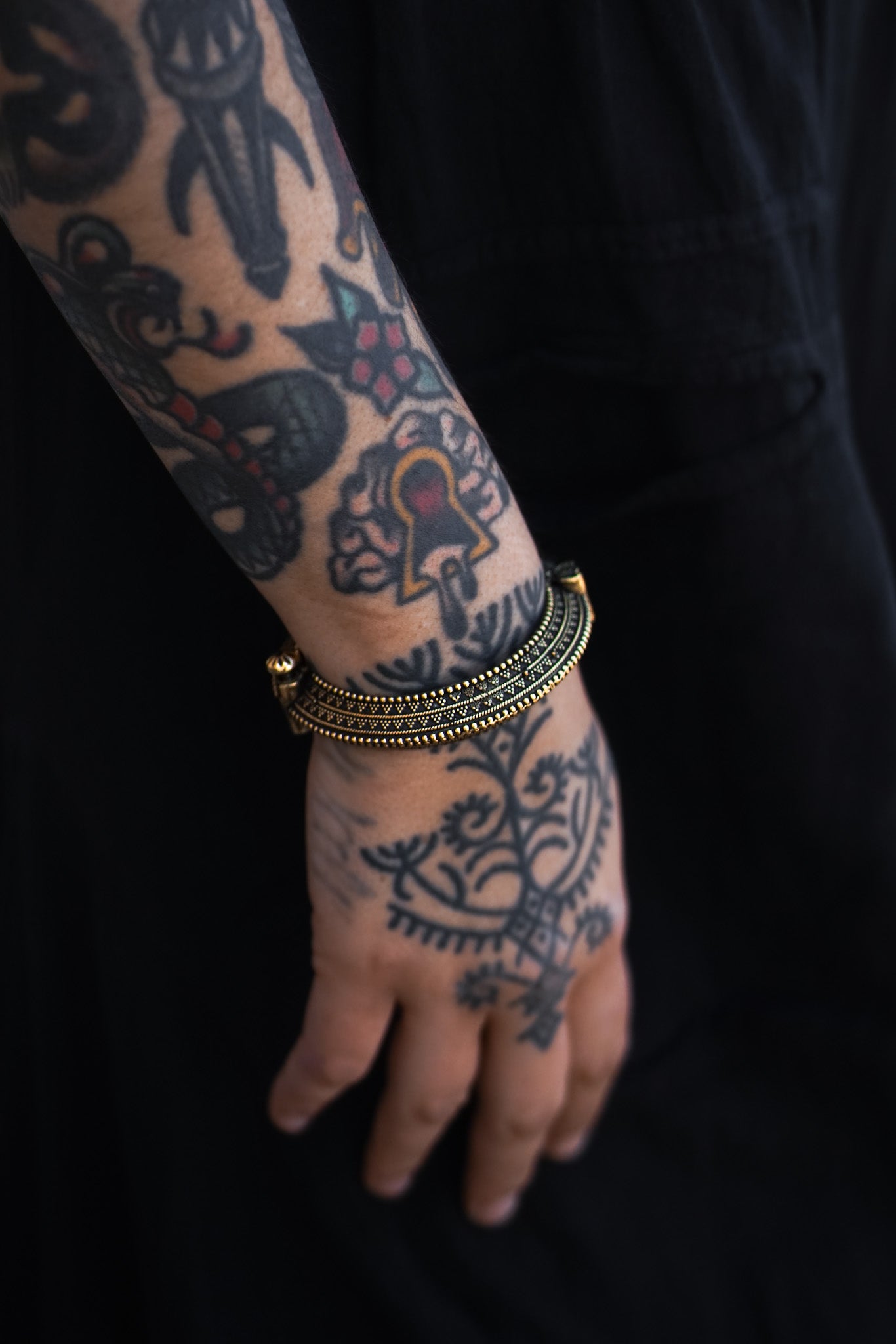 VISHNAKH BANGLE GOLDEN