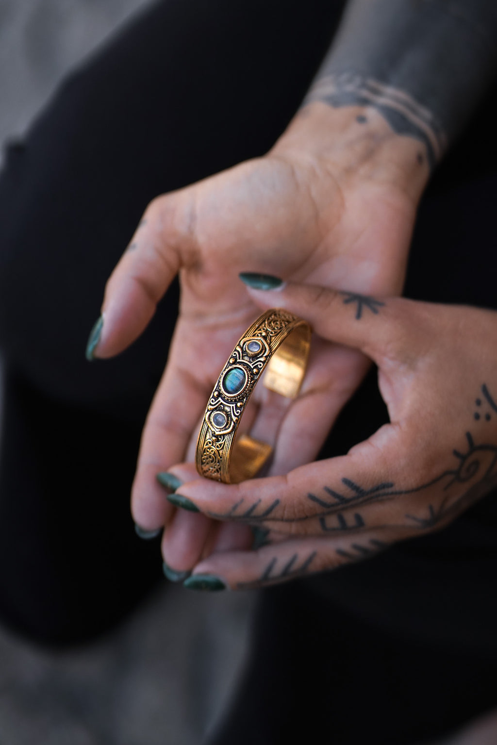 KALIKA BRACELET GOLDEN