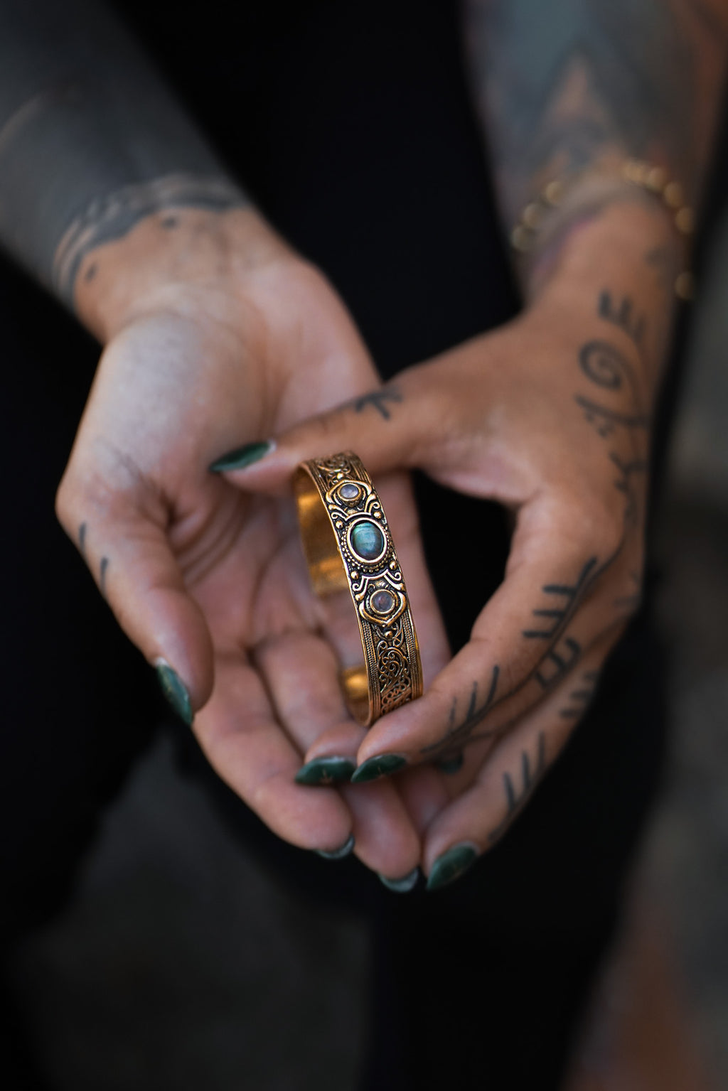 KALIKA BRACELET GOLDEN