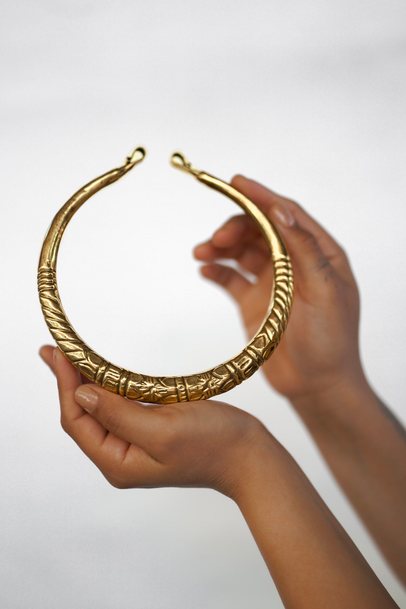 TRIBAL CHOKER