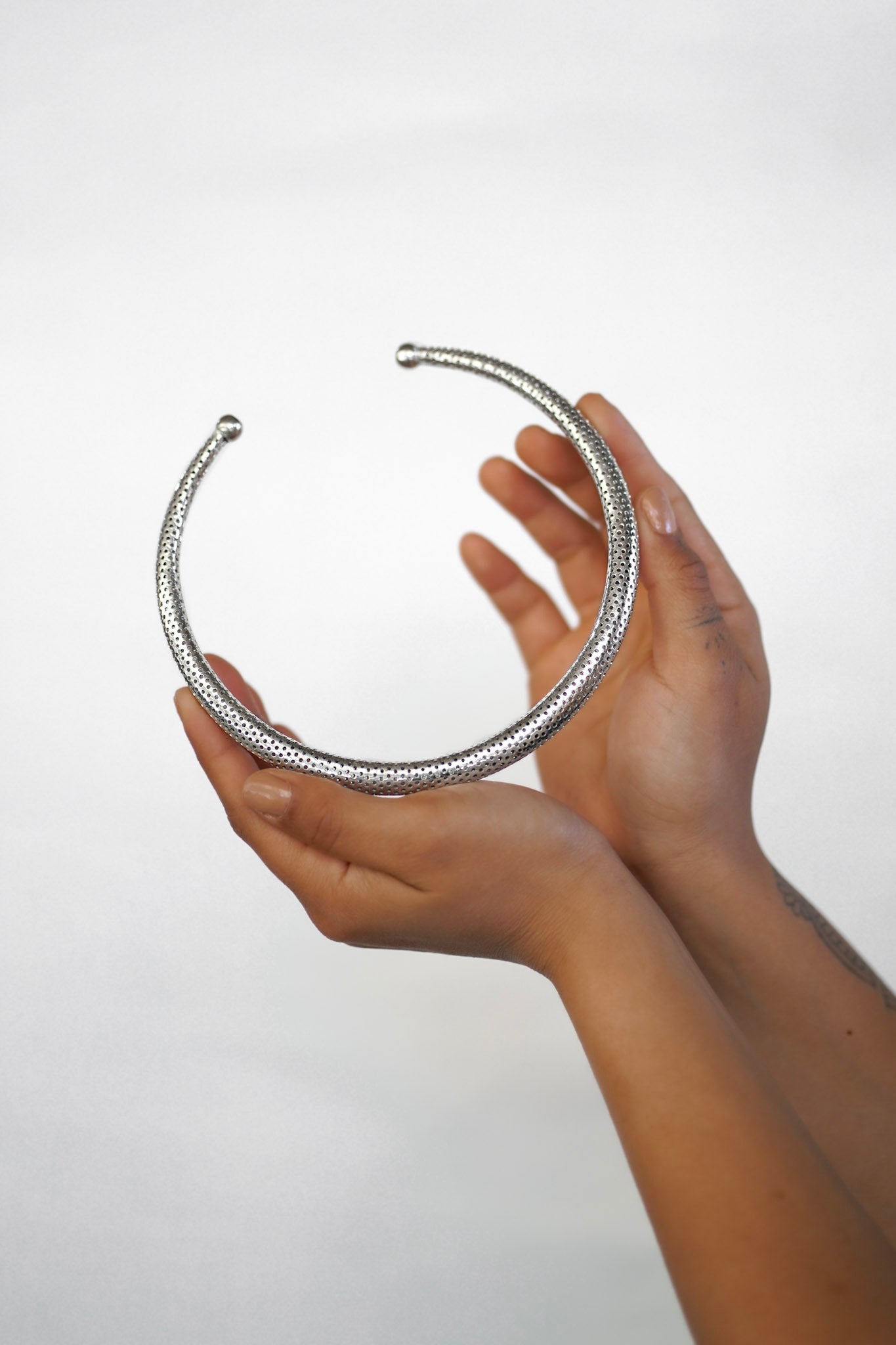 POINTILLÉ CHOKER SILVER